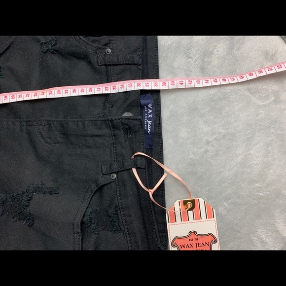 Distressed Raw-hem basic mini denim skirt - Picture 9 of 10